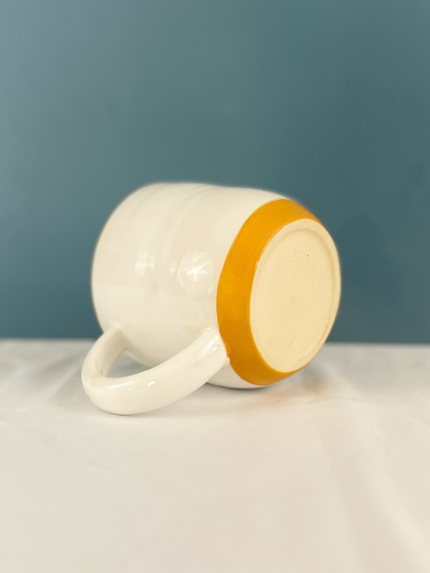 Mug - White/Yellow - 20oz